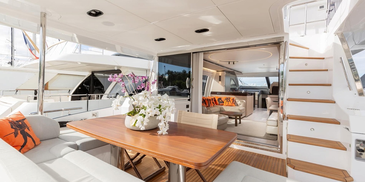 Аренда яхты Azimut 72 Solstice во Франции